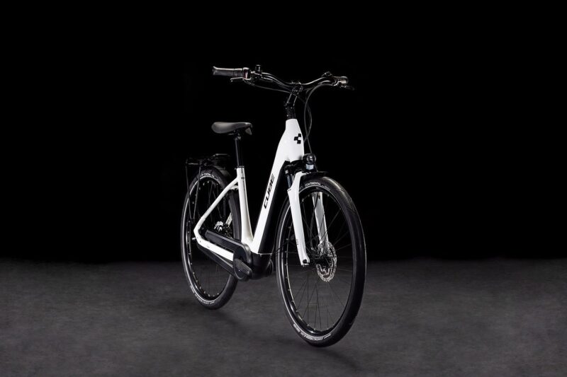 Cube Supreme Hybrid Comfort ONE 500 metallicwhite´n´black – Bild 2